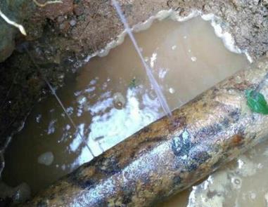 山阳楼顶渗水维修公司分享下地暖漏水的原因及检测方法。